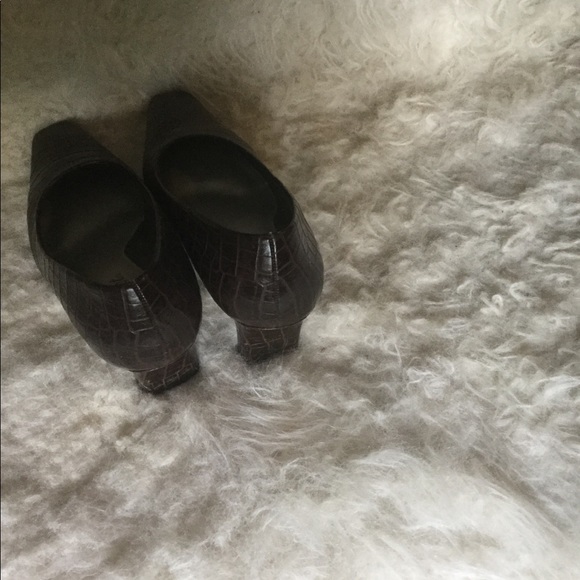 GUC FAUX CROC PUMPS - Picture 4 of 5